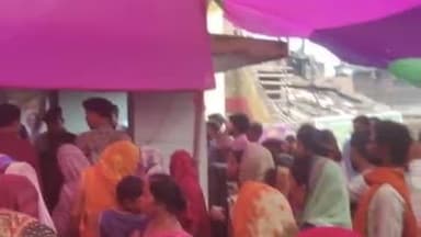 ठाकुरगंगटी: ठाकुर गंगटी प्रखंड के मोरडीहा पंचायत शिविर में उपायुक्त ने ग्रामीणों को योजनाओं की जानकारी दी