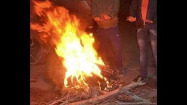 चिखली: ओस की बूंदों से भीगा चिखली क्षेत्र, ठीठुरन में बड़ी सर्दी हुई तेज