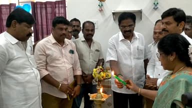 தருமபுரி: மாவட்ட ஆட்சியர் அலுவலகத்தில் பத்திரிக்கையாளர்களுக்கு ஒதுக்கப்பட்ட அறை கலெக்டர் சதீஷ் குத்துவிளக்கேற்றி தொடங்கி வைத்தார்