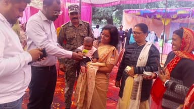 सेन्हा: सेन्हा प्रखंड में 'आपकी योजना आपकी सरकार आपके द्वार' के तहत जनता दरबार लगा, ग्रामीणों को मिला योजनाओं का लाभ