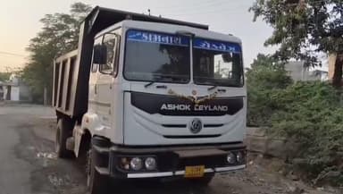 ઘોઘા: ઘોઘા તાલુકાના અલગ અલગ ત્રણ ગામોમાંથી ગેરકાયદેસર રેતી ભરેલ ત્રણ ડમ્પર ને ઘોઘા પોલીસે ઝડપી લીધા