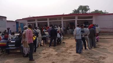 चेनारी: कड़ी सुरक्षा व्यवस्था के बीच नरैना पंचायत के पैक्स चुनाव सफलतापूर्वक संपन्न