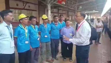 খড়গপুর ১: রেলের দূরপাল্লার ট্রেন গুলিতে পরিচ্ছন্নতায় বাড়তি তৎপরতা! নতুন অন বোর্ড হাউসকিপিং সার্ভিস খড়্গপুরে