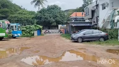 കൊച്ചി: മനപ്പൂർവ്വം ട്രിപ്പ് മുടക്കി കിടന്ന സ്വകാര്യ ബസുകൾ തോപ്പുംപടിയിൽ വച്ച് ആർടിഒ സംഘം പിടികൂടി