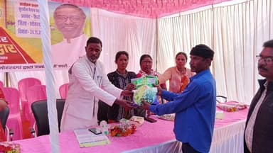 कैरो: कैरो में 'आपकी योजना, आपकी सरकार, आपके द्वार' शिविर में योजनाओं का लाभ व प्रमाण पत्र वितरण, उमड़ी भीड़