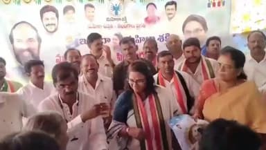 మునగాల: మహిళలకు నాణ్యమైన చీరలను అందిస్తున్నాం :మునగాలలో ఎమ్మెల్యే ఉత్తమ్ పద్మావతి రెడ్డి