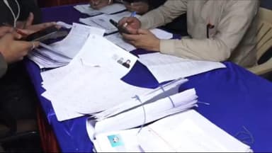 कनाड़िया: मतदाता पत्रक डिजिटलीकरण का काम तेज़, तीन शिफ्ट में हो रहा काम, रात 12 से 4 नेटवर्क बेहतर