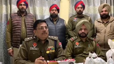 ਬਟਾਲਾ: ਡੀਐਸਪੀ ਫਤਿਹਗੜ ਚੂੜੀਆਂ ਵਿਪਨ ਕੁਮਾਰ ਨੇ ਕੀਤੀ ਪ੍ਰੈਸ ਕਾਨਫਰੰਸ 4 ਵੱਡੇ ਸਮਗਲਰ ਗ੍ਰਿਫਤਾਰ,ਡੇਢ ਕਿਲੋ ਹੈਰੋਇਨ ਬਰਾਮਦ