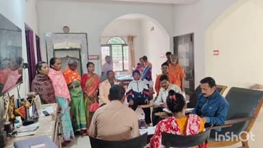 কুমারগঞ্জ: ভোটার তালিকা থেকে নাম কাটার আশঙ্কায় CAA-তে আবেদন, কুমারগঞ্জে বিজেপি নেতার বাড়িতে ভিড়