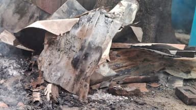 मांडर: मांडर प्रखंड मुख्यालय के पास गुमटी में लगी आग, सारा सामान जलकर राख