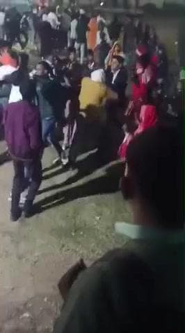 24/11/2025 को जाजनपट्टी के समीप मां गायत्री मैरिज होम में लग्न सगाई में खाना कम पड़ने की वजह से दोनो पक्षो में हुआ झगड़ा