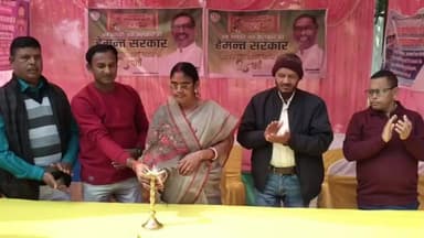 इटखोरी: मंझगांवां में 'आपकी सरकार आपके द्वार' कार्यक्रम: मईयां सम्मान योजना के लिए उमड़ी भीड़, पोर्टल बंद होने से निराशा