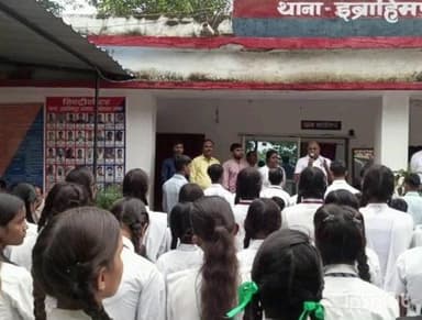 टांडा: इब्राहिमपुर थाना पुलिस ने छात्रों को मिशन शक्ति की जानकारी दी, महिला सुरक्षा और सरकारी योजनाओं पर की चर्चा