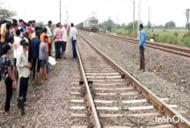 सालेकसा: रेल्वे फाटक परिसरात रेल्वे गाडीच्या धडकेत युवकाचे दोन्ही पाय कापून गंभीर जखमी शासकीय वैद्यकीय महाविद्यालयात उपचार सुरू