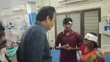 தென்காசி: அரசு பேருந்து மோதலில் படுகாயம் அடைந்தவர்கள் சிகிச்சை பெற்று வரும் அவர்களை நேரில் பார்த்து ஆறுதல் கூறிய டாக்டர் கிருஷ்ணசாமி