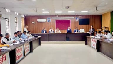 छाता: मतदाता सूची पुनरीक्षण में तेजी लाने के लिए डीएम ने दिए निर्देश, तहसील छाता में 40 हजार फॉर्म भरवाने का लक्ष्य