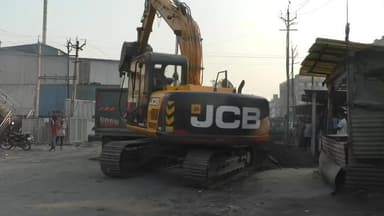 પલસાણા: જોળવા ગામે રૂ. ૪૦૦ લાખના વિકાસકાર્યોનું ખાતમુહુર્ત : DGVCLના નડતરરૂપ થાંભલાને કારણે કામગીરીમાં વિલંબની શક્યતા