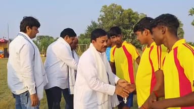 কেতুগ্রাম ২: কেতুগ্ৰামের বালুটিয়ায় অনুষ্ঠিত হল ফুটবল প্রতিযোগিতা, খেলোয়াড়দের উৎসাহিত করতে মাঠে হাজির বিধায়ক শেখ শাহনওয়াজ