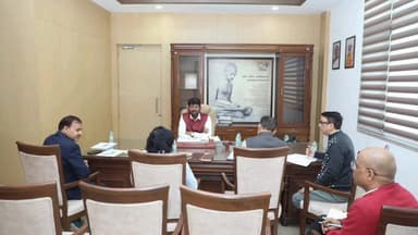 पथरिया: मप्र में गौ-संरक्षण और डेयरी विकास को मिलेगी नई गति, राज्यमंत्री लखन पटेल ने बैठक में लिए अहम निर्णय