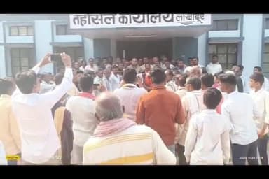 लाखांदूर: वाढीव मानधनासाठी शेकडो दिव्यांग धडकले तहसील कार्यालयावर; दिव्यांग संघटनेतर्फे विविध मागण्यांचे मुख्यमंत्र्यांना निवेदन