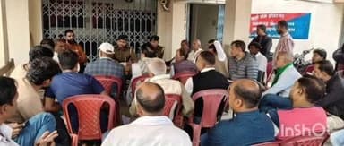 फुलपरास: अंधरामठ थाना परिसर में पुलिस और जनता के बीच बैठक आयोजित की गई