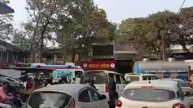 महुआ: महुआ ताजपुर मार्ग पर कुशहर चौक के पास भीषण जाम में फंसी एंबुलेंस, मरीज परेशान