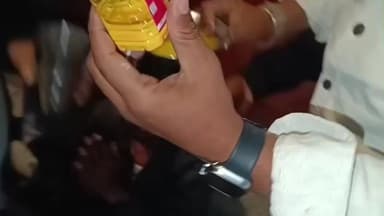 थानेसर: अंतर्राष्ट्रीय गीता जयंती महोत्सव में नकली जूस बेचने वाले दुकानदार को लोगों ने पकड़ा, हंगामा