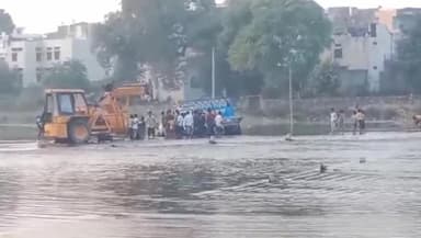 भूपालसागर: आकोला में उफनती बेडच नदी ने थामी सांसें, बहाव में बहती पिकअप से मचा हड़कंप, बचाव बना राहत