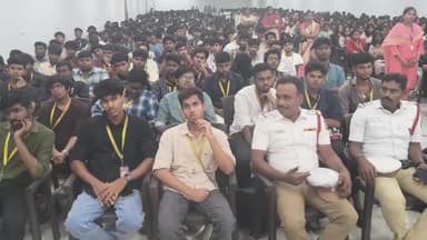 வேளச்சேரி: தாம்பரம் மாநகர காவல்துறை எல்லைக்கட்பட்ட கண்ணகி நகர் செம்மஞ்சேரி உள்ள கல்லூரிகளில் சாலை விதிகள் குறித்து விழிப்புணர்வு