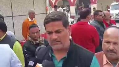 मुहम्मदाबाद: गाजीपुर में खराब सड़कों को लेकर विवेक सिंह शम्मी के नेतृत्व में नगरवासियों ने डीएम को सौंपा 10,000 के हस्ताक्षर प्रति