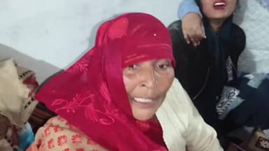 #फिरोजाबाद
25 वर्षीय विकास ने प्रेम प्रसंग के चलते आत्महत्या की
विकास B.Ed का छात्र था और लंबे समय से एक लड़की से प्रे...