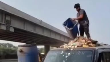 વટવા: અમદાવાદ એસજી હાઇવે ઉપર આવેલ મહેન્દ્રાના શોરૂમની આગળ કસ્ટમરે અનોખો વિરોધ કર્યો