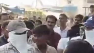 સાણંદ: સાણંદ APMC માર્કેટ યાર્ડ ખાતે ખેડૂતોએ ડાંગરના પોષણક્ષમ ભાવ ન મળતા ઉગ્ર વિરોધ પ્રદર્શન