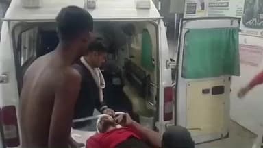 मशरक: लखनपुर गोलम्बर के पास बाइक दुर्घटना में घायल युवक सदर अस्पताल, छपरा रेफर