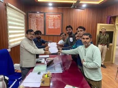 योग शिक्षको ने उपखंड अधिकारी ब्लॉक लालसोट को ज्ञापन सौंपा
लालसोट