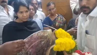 அம்பாசமுத்திரம்: விக்கிரமசிங்கபுரத்தில் திமுக முன்னாள் மகளிர் அணி மாநில செயலாளர் மறைவுக்கு மரியாதை செலுத்திய கனிமொழி எம்பி.