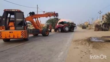 बाप: शैतान सिंह नगर मुख्य बस स्टैंड चौराहे पर चारे से भरी ट्राली पलटी