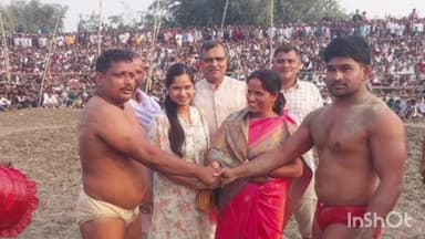 सरायगढ़ भपटियाही: सरायगढ़ भपटीयाही के लौकहा में कुश्ती प्रतियोगिता: जम्मू कश्मीर के जावेद गनी ने बंगाल के शैतान सिंह को हराया