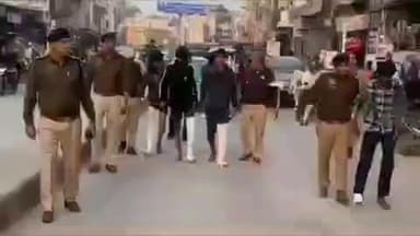 रोहतक: काहनी गांव में ऑनर किलिंग के आरोपियों को हथकड़ी डालकर सड़क पर घुमाया, पुलिस ने कहा - बदमाशों की यही औकात