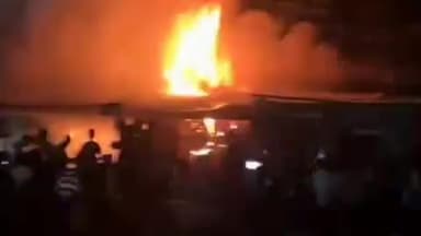 शेरगढ़: शेरगढ़ बाजार में शॉर्ट सर्किट से लगी आग, इलेक्ट्रॉनिक्स सहित कई दुकानें चपेट में आईं, ग्रामीणों ने पाया आग पर काबू