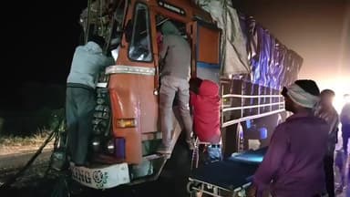 কেশিয়ারি: কেশিয়াড়ির কলাবনিতে জাতীয় সড়কের ওপর দুর্ঘটনার কবলে তিনটি গাড়ি,আ*হ*ত দুই!