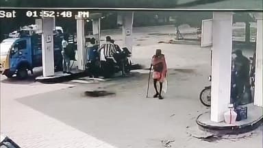 உளுந்தூர்பேட்டை: மடப்பட்டு கிராமத்தில் உள்ள தனியார் பெட்ரோல் பங்கில் பெட்ரோல் போடுவது போல் வந்து ஊழியரின் பணப்பையை திருடி சென்ற மர்மநபர்கள் சிசிடிவி காட்சி வெளியீடு