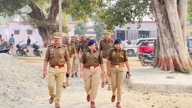 तिलहर: अपर पुलिस अधीक्षक ग्रामीण ने खुदागंज थाना क्षेत्र में पैदल गश्त कर सुरक्षा व्यवस्थाओं का लिया जायजा