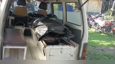 তুফানগঞ্জ ২: অন্দরনফুলবাড়ী এলাকায় রায়ডাক নদীতে স্নান করতে নেমে জলে ডুবে মৃত যুবকের দেহ ময়না তদন্তে পাঠালো পুলিশ