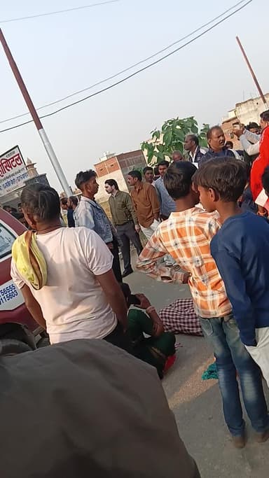 srivansh hospital khalilabad me ek darnak hadsa hua aspersion k dauran hua pu ra Vi kas bhawan road ko loga jaam krdiye