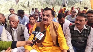 बंगाली परिवार का सितारगंज प्रहलाद पलासिया में आंदोलन जारी" पूर्व विधायक नारायण पाल भी धरने पर जमे।
#sitarganj #follower...