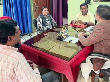 बहादुरगंज: बहादुरगंज प्रखंड विकास पदाधिकारी को शांतिपूर्ण चुनाव कराने पर दी गई बधाई