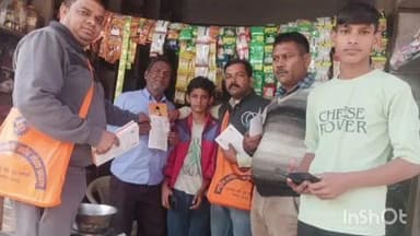 डिबाई: डिबाई तहसील के जरगवां में राष्ट्रीय स्वयंसेवक संघ के कार्यकर्ताओं ने घर-घर जाकर निशुल्क पत्रिका का वितरण किया