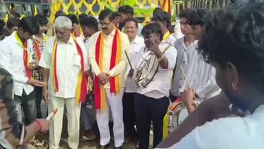 ಚನ್ನಪಟ್ಟಣ: ಕೃಷ್ಣಾಪುರ ಯುವಕ ಮಿತ್ರರು ಹಾಗೂ ಕಸ್ತೂರಿ ಕರ್ನಾಟಕ ಜನಪರ ವೇದಿಕೆ ವಿದ್ಯಾರ್ಥಿ ಘಟಕದ ವತಿಯಿಂದ ಕನ್ನಡ ರಾಜ್ಯೋತ್ಸವದ ಸಂಭ್ರಮ