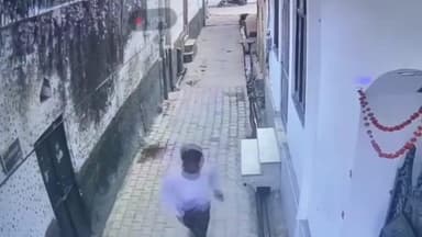 नसीराबाद: नसीराबाद बाजार में दिनदहाड़े सुनी दुकान से नोटों से भरा गल्ला चोरी, CCTV में कैद हुई घटना